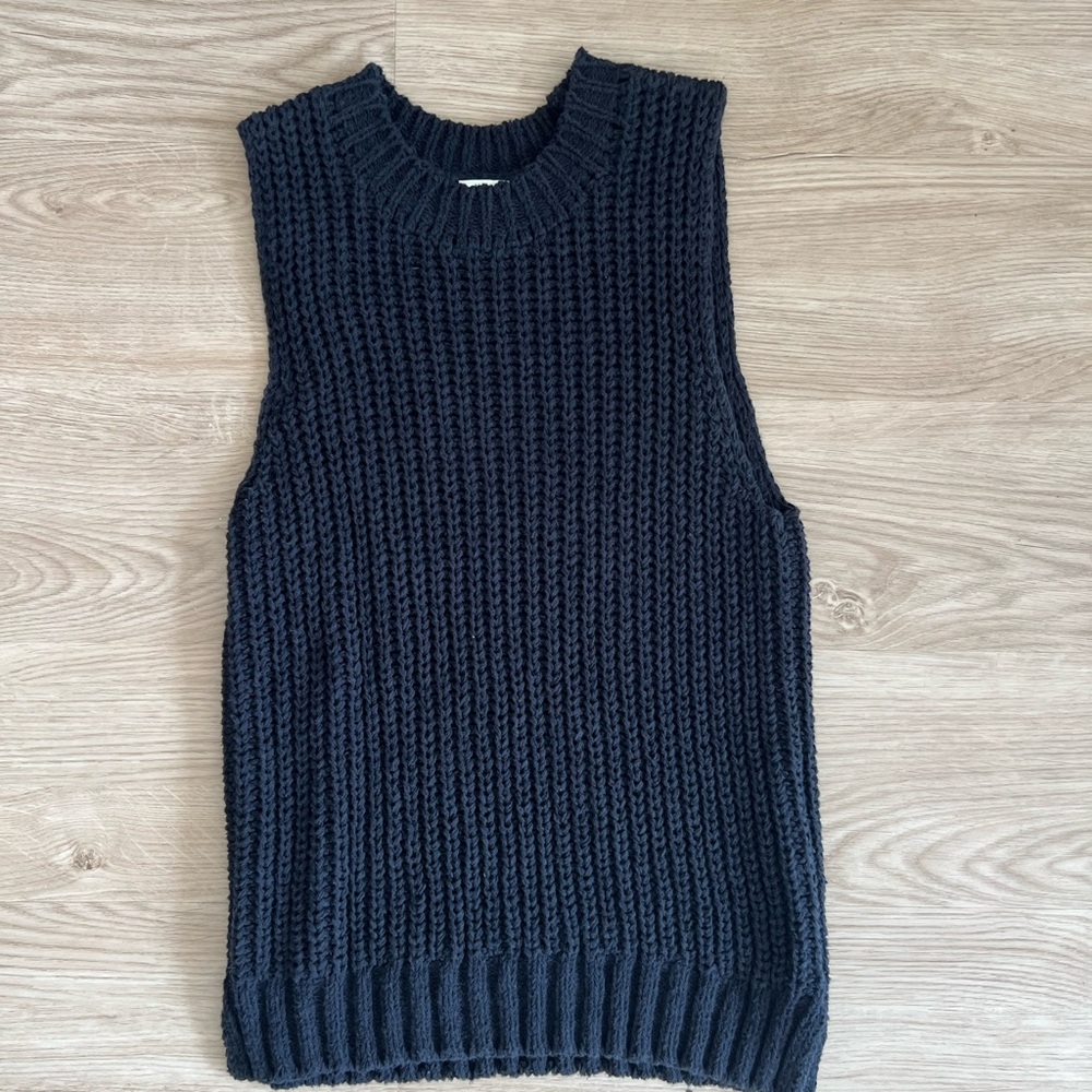 Abercrombie & Fitch Women’s Black Crewneck Sweater Vest